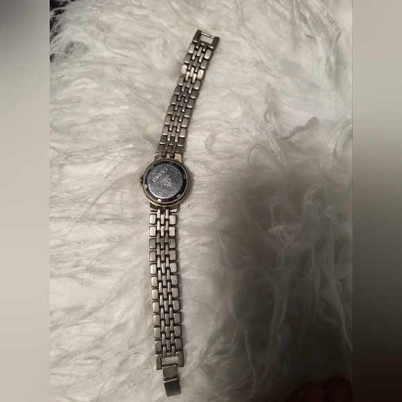 Vintage Gucci Two Tone Woman’s Watch - Picture 7 of 9